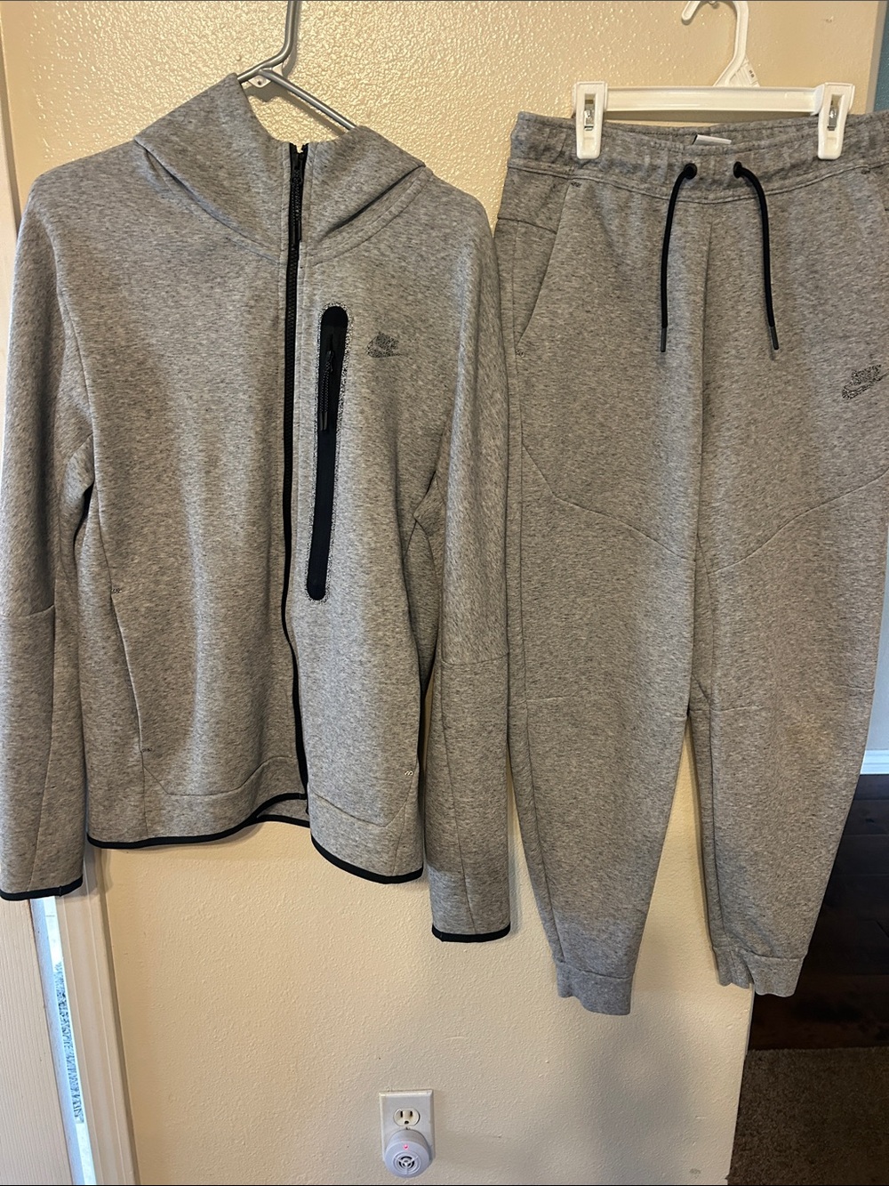 Men's Nike Tech Athletic Jogger Pants & Zip up hoodie- Comfortable Everyday Wear